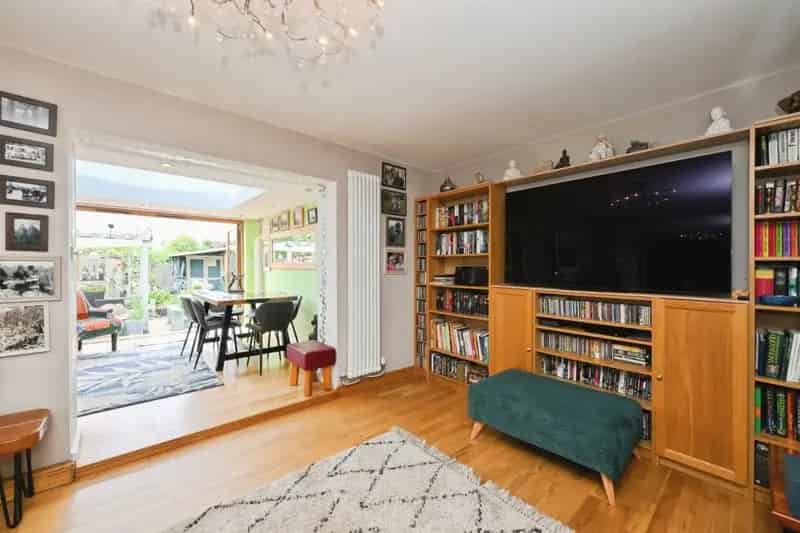 3 Bed Semi Detached House with Luxury Kitchen and Garden