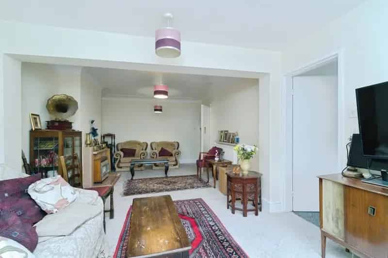 Five Bedroom Semi Detached House Mackenzie Road