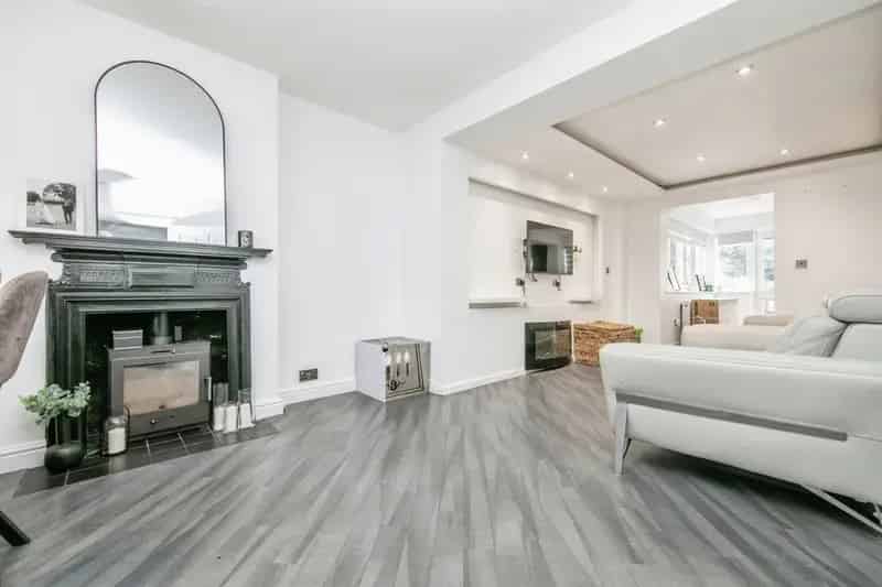 4 Bed Family Home with Annex and Outbuilding
