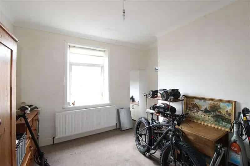 2 bed flat for sale