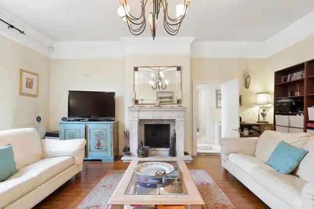 5 Bed Detached House for Sale in Ealing W13