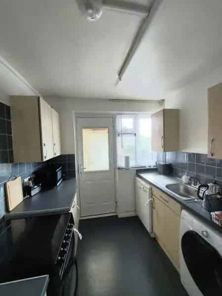 2 Large Bedroom House Near Shops and Schools