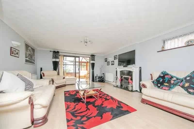 Family Home Colchester West Side 4 Bedrooms Large Garden Garage