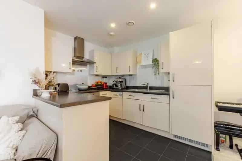 2 bedroom Flat
 For Sale 
Total Size: 851 SQ FT