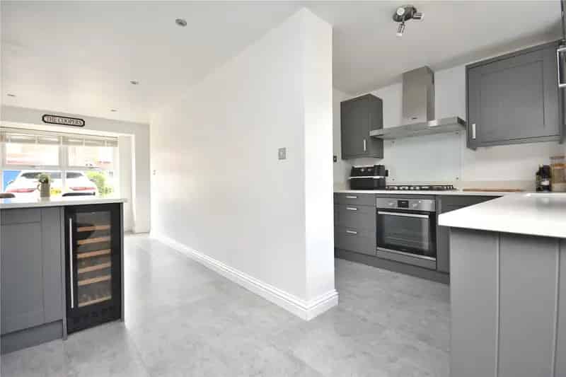 Semi Detached House Modern Kitchen Three Bedrooms Family Bathroom