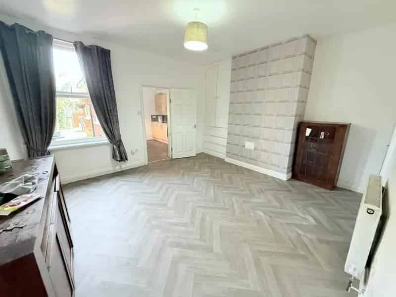 4 Bedroom House To Let - Pets Considered