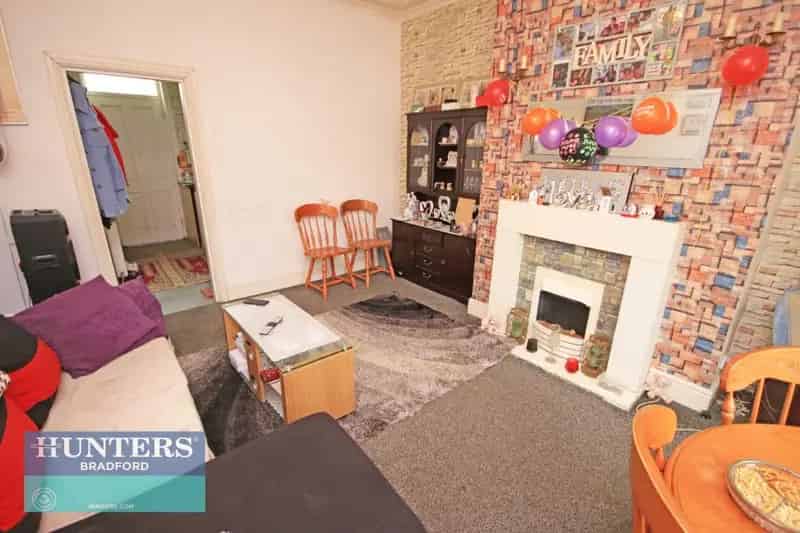 3 Bedroom Mid Terrace House For Sale via Auction