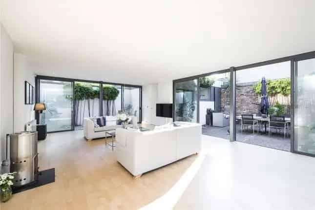 Detached House for Sale in Canonbury N1