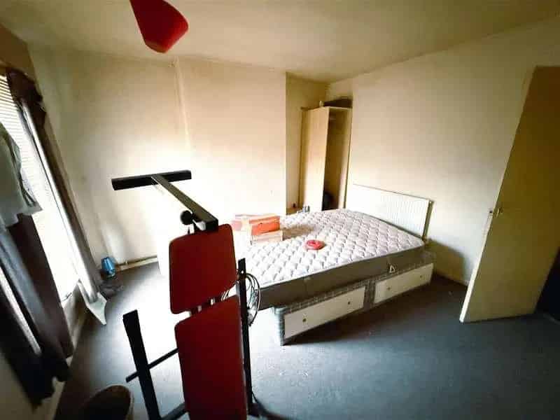 2 Bed House for Sale - Needs Modernisation