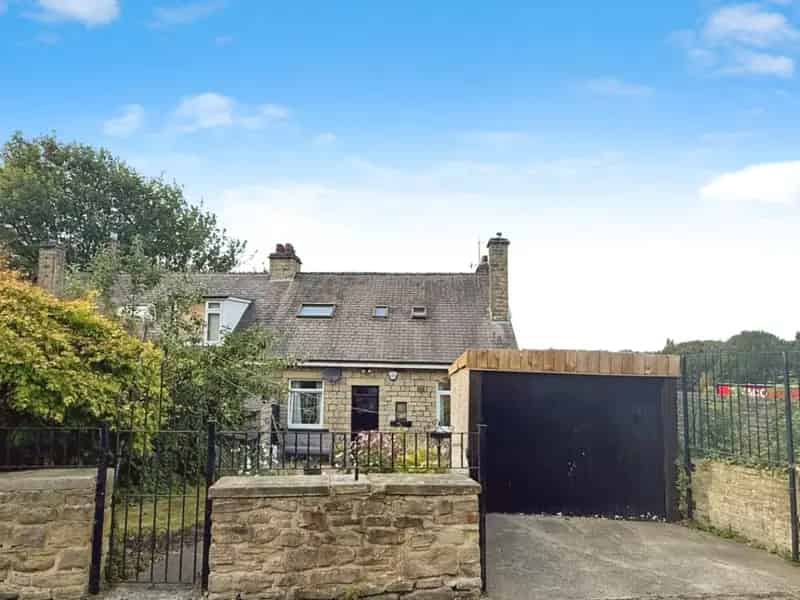 4 bedroom House
 For Sale