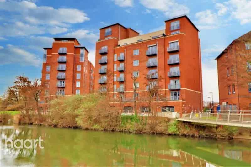 Luxury 2-Bedroom Apartment with River Derwent Views
