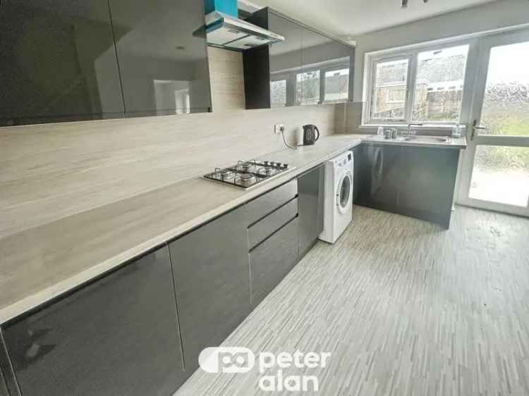 3 Bedroom Semi Detached House Zero Deposit Available Parking Garden