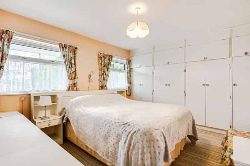 3 Bedroom Semi Detached House for Sale Kirkhamgate WF2