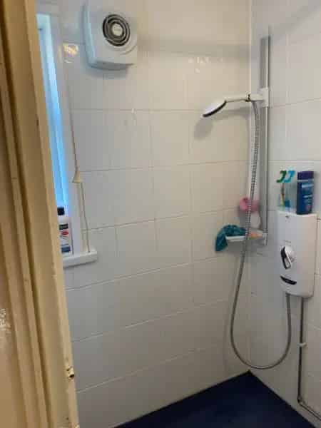 2 Bed House Wet Room Garden Near Schools Parks