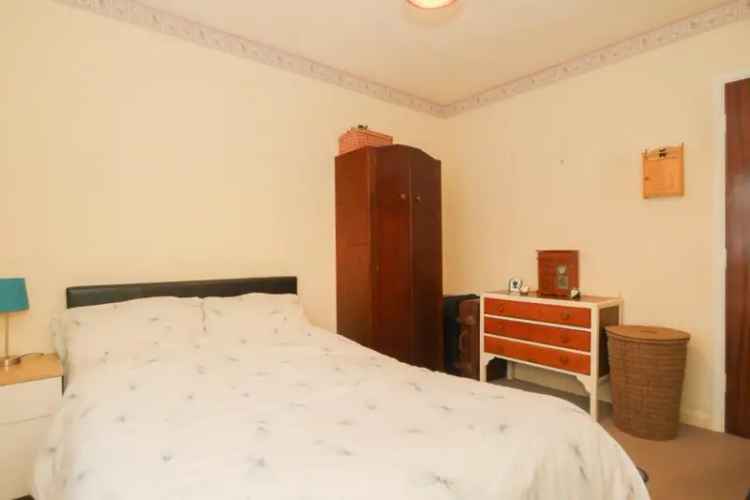 2 Bed Flat for Sale - Comfortable Urban Living