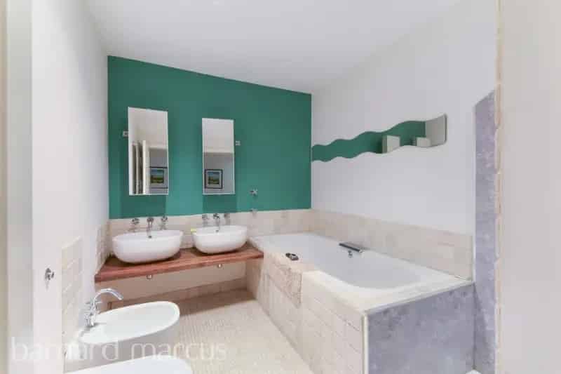Flat For Sale , London, England