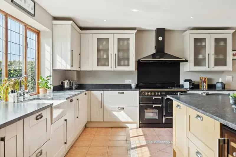 Goreside Farm: Secluded Family Home with 6.18 Acres and Outbuildings