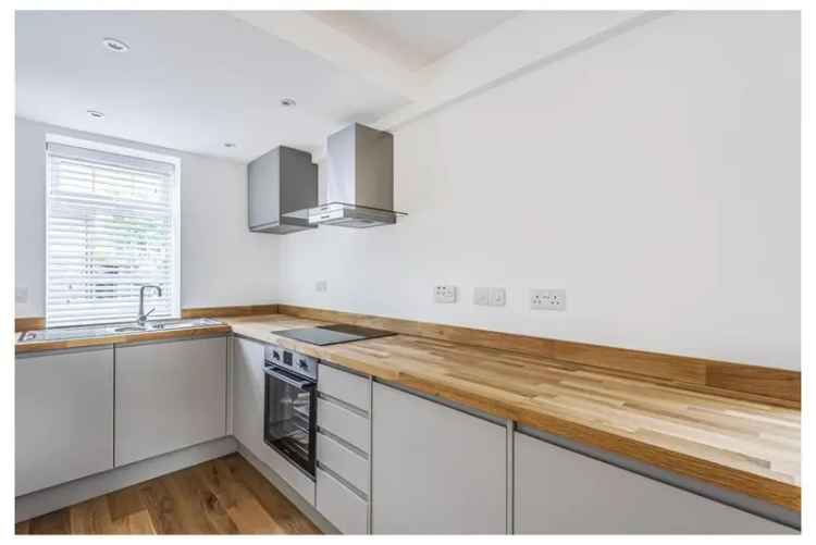 House For Sale in London, England