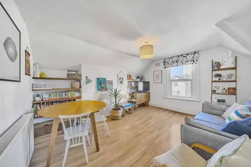 1 Bedroom Victorian Conversion Top Floor Apartment