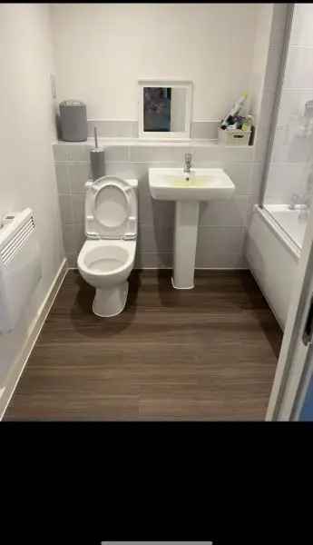 Flat For Rent in Gravesham, England