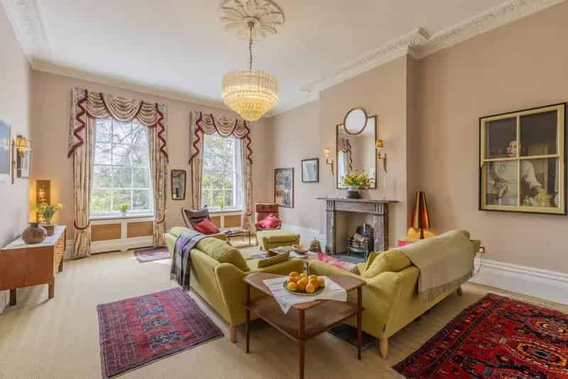 Regency Apartment Cheltenham 2 Beds Parking Gardens