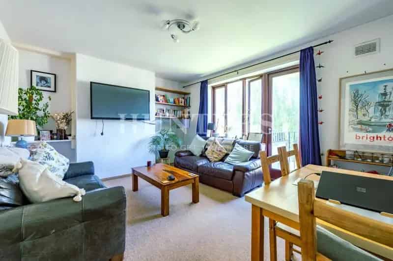 3 bedroom Flat
 To Let