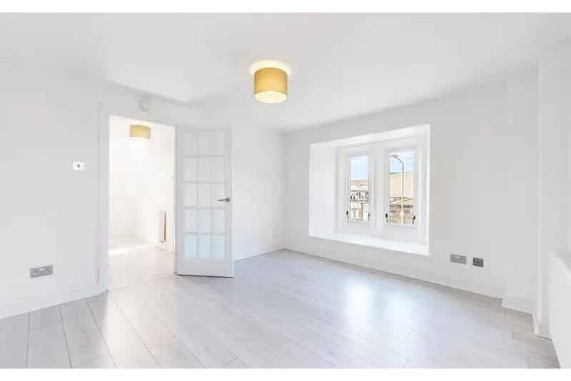 2 Bed Flat Conversion with 1 Reception Room
