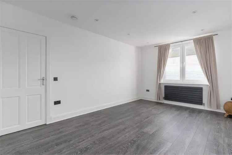 2 Bed Flat - Maindoor with 1 Reception Room