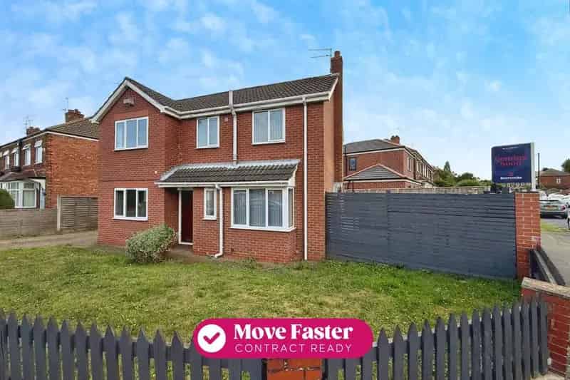 3 Bedroom Detached House for Sale Hessle Contract Ready