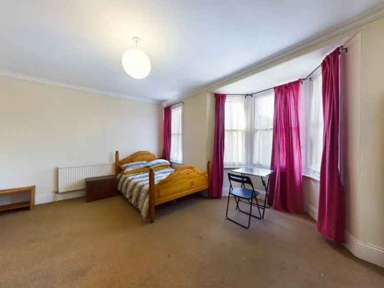 1 Bedroom Flat To Rent Available May 21 2025