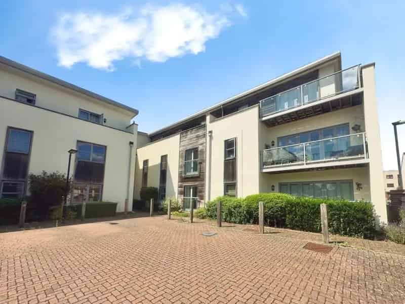 2 Bedroom Flat For Sale in Limes Park