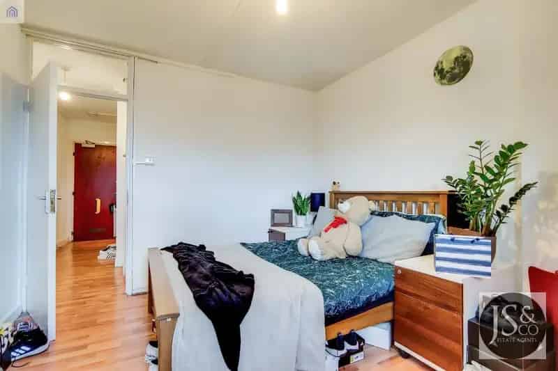 1 Bedroom Flat Near Surrey Quays and Canada Water Stations