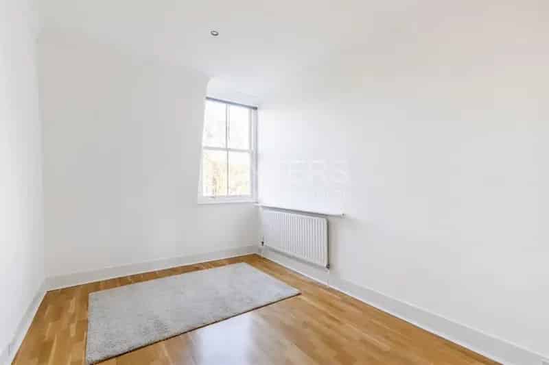 3 Bedroom Penthouse Apartment To Let South Hampstead