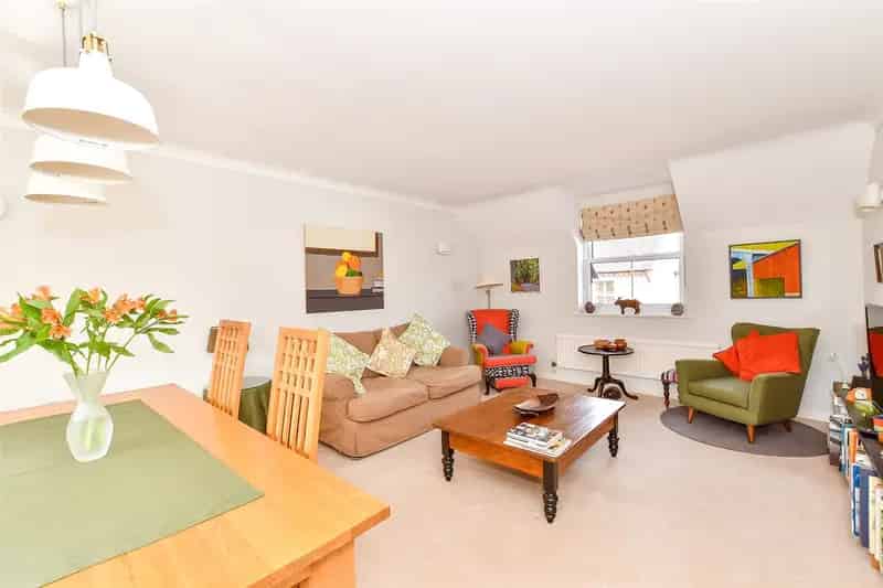 2 bedroom maisonette for sale