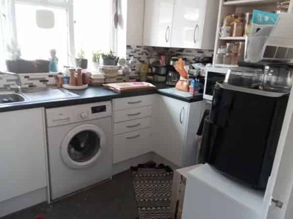 One Bedroom Adapted Flat with Chair Lift Near Shops and Doctors