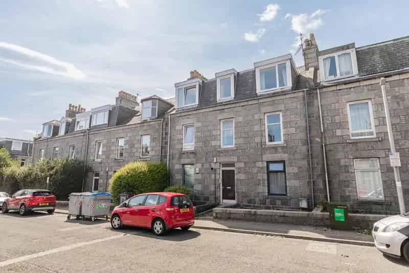 Two Bedroom Flat For Sale Near Amenities and Schools
