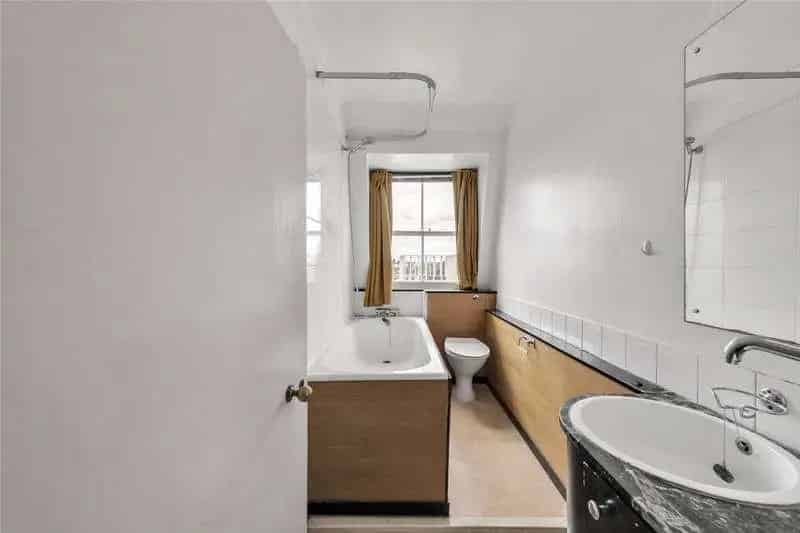 1 Bed Flat for Sale Little Venice 800 sq ft Top Floor Apartment