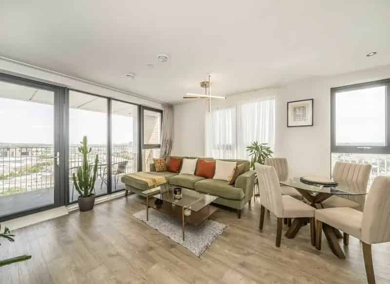Two Bedroom Apartment with London Skyline Views