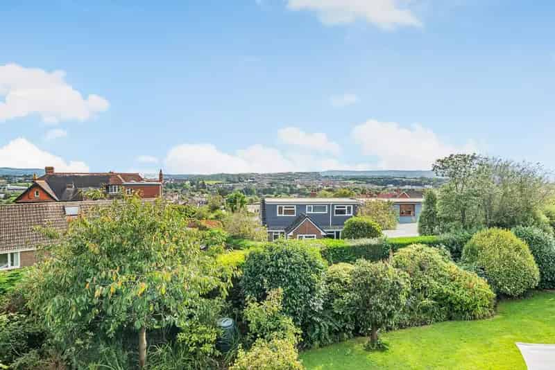 4 Bedroom Bungalow For Sale
