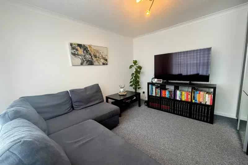 2 Bed End Terraced House Wakefield - Modern, Spacious, Private Driveway