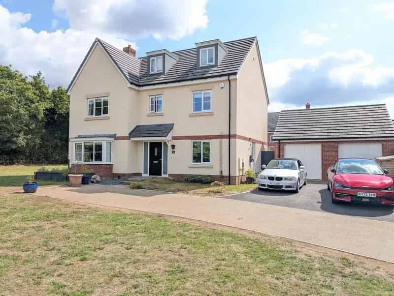 5 Bedroom Detached House For Sale