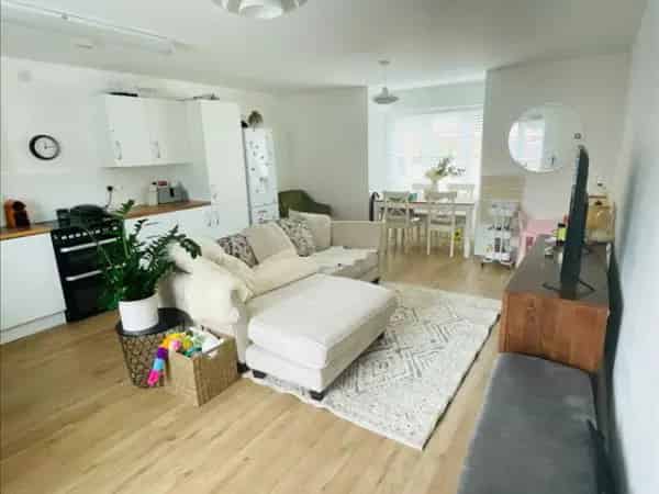 2 King Size Bedroom Ground Floor Flat Quiet New Build Estate