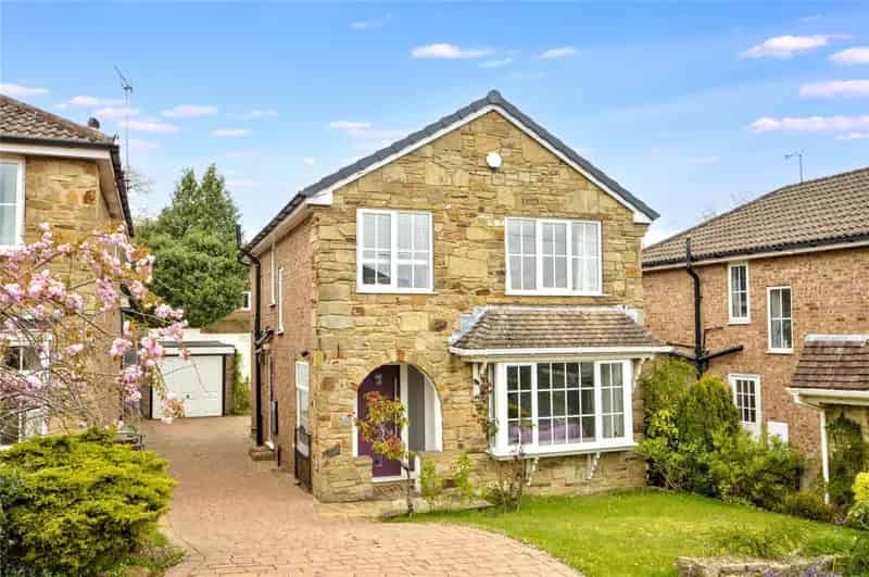 3 Bed Detached House in Adel with Ensuite and Garage