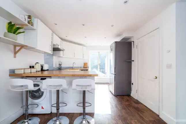 Flat to rent in Hill Rise, Richmond TW10