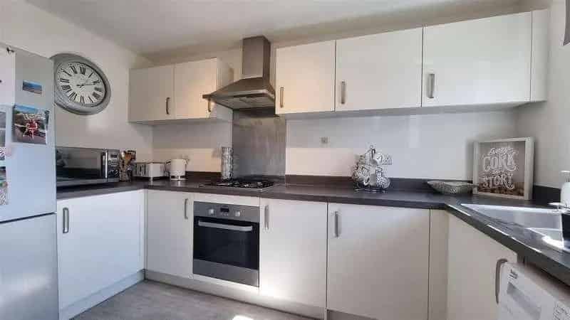 2 bed house for sale