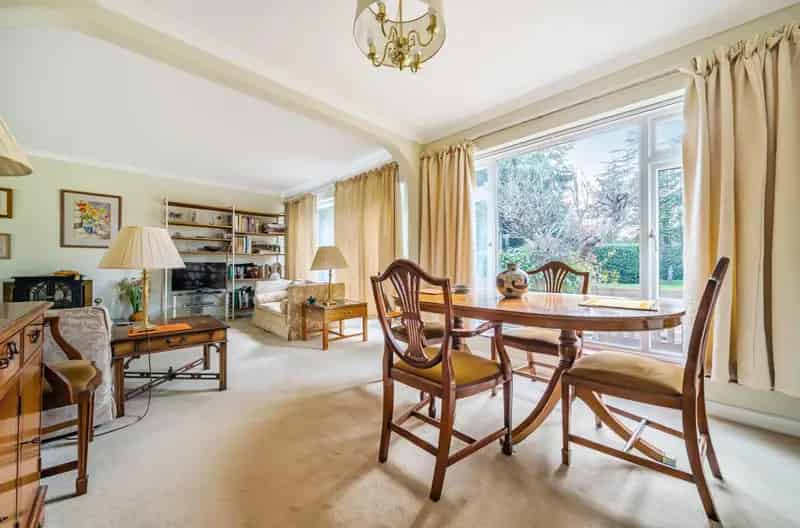 3 Bedroom Detached House Brookmans Park Modernisation Potential