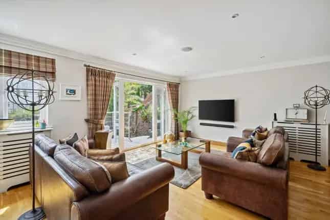 Five Bedroom Family Home Wimbledon Village Gated Setting South Facing Deck