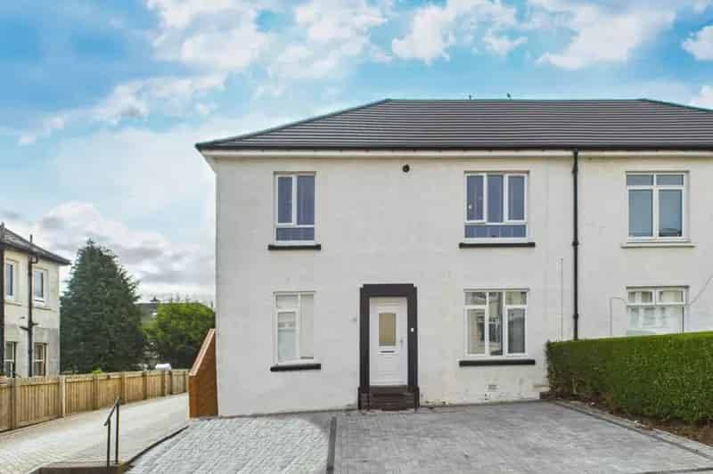 2 Bedroom Flat House to Rent in Knightswood Glasgow