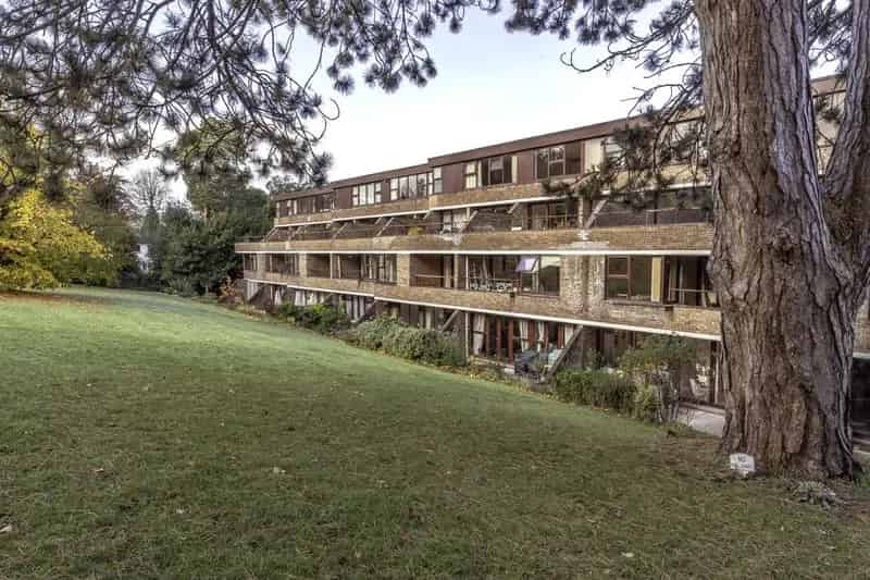 3 Bedroom Maisonette for Sale