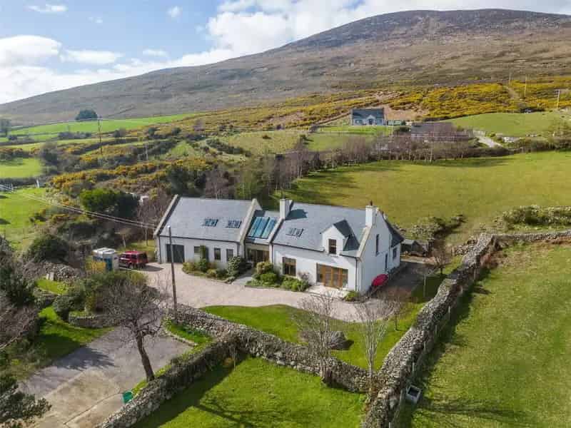 Stunning Detached Family Home Breathtaking Sea Mountain Views